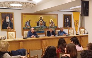 Read more about the article Μια Εμπνευσμένη Συνάντηση των μαθητών του 1ου Γυμνασίου  με τους Βασίλη Σκουντή & Δημήτρη Λαχνιδάκη